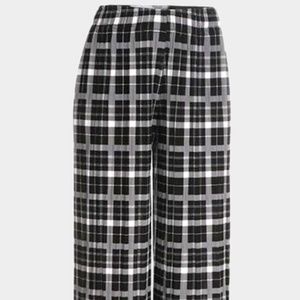 Pants - Black Plaid Pleated Culotte Pants Pants - Black Plaid Pleated Culotte Pants